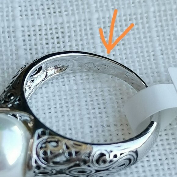 NWT White shell pearl filigree cocktail ring size 8 - Picture 3 of 6